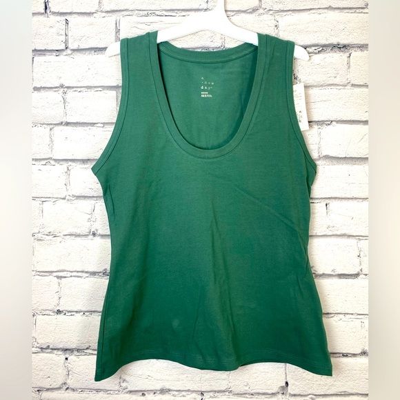 A New Day Green Boho U Line Tank Top size Medium - Picture 2 of 4